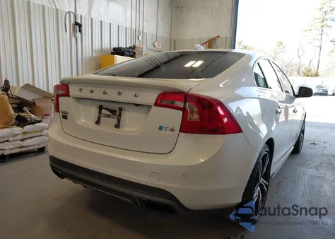 2015 Volvo S60 T6 Platinum из США, поврежденный, VIN YV149MFM8F2334261